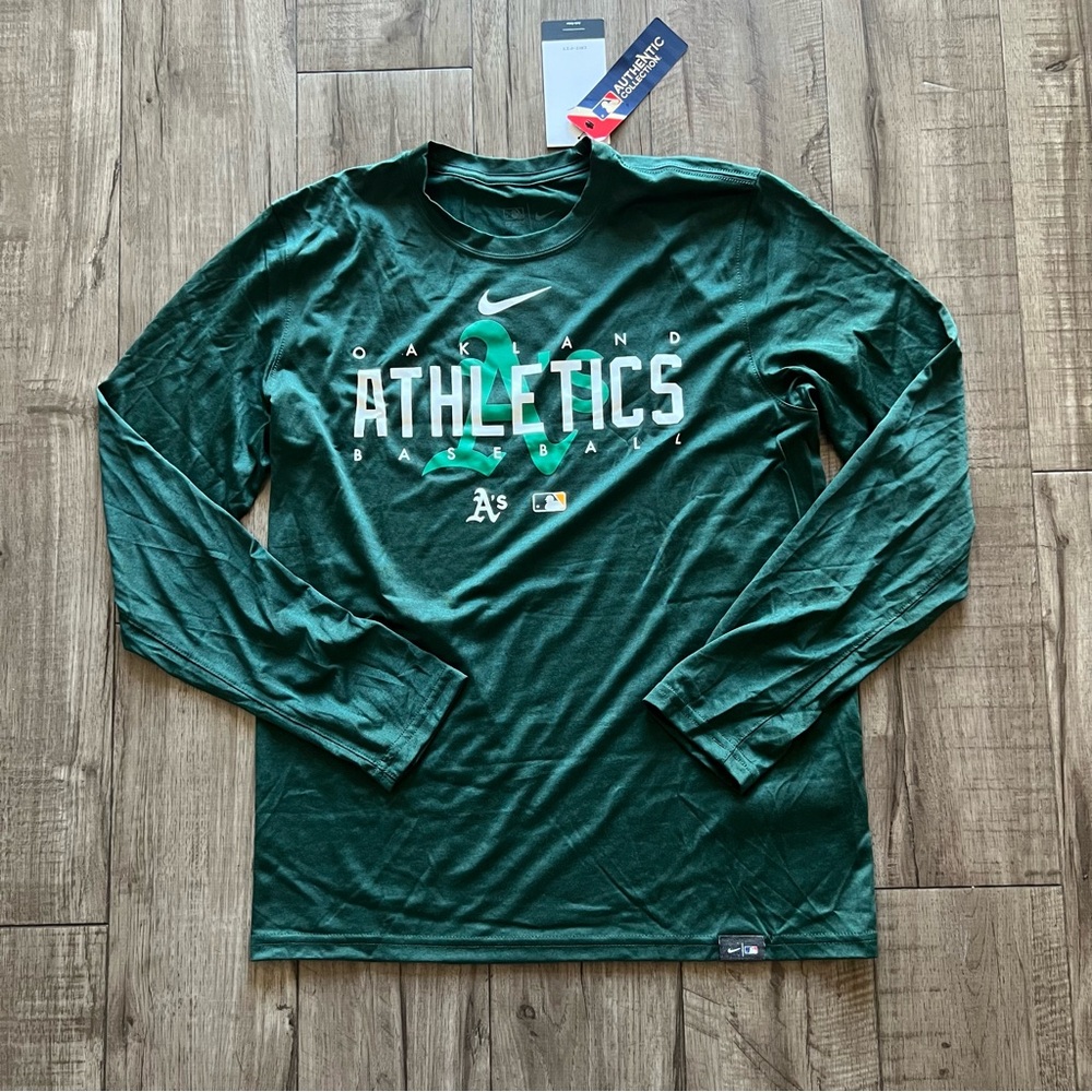 Oakland A’s Long Sleeve Nike Dri Fit NWT Size Medium
